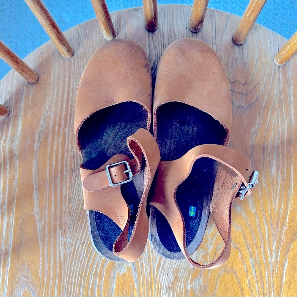 Lotta from Stockholm Low Wood in Brown Clogs Oiled Nubuck on Brown Base